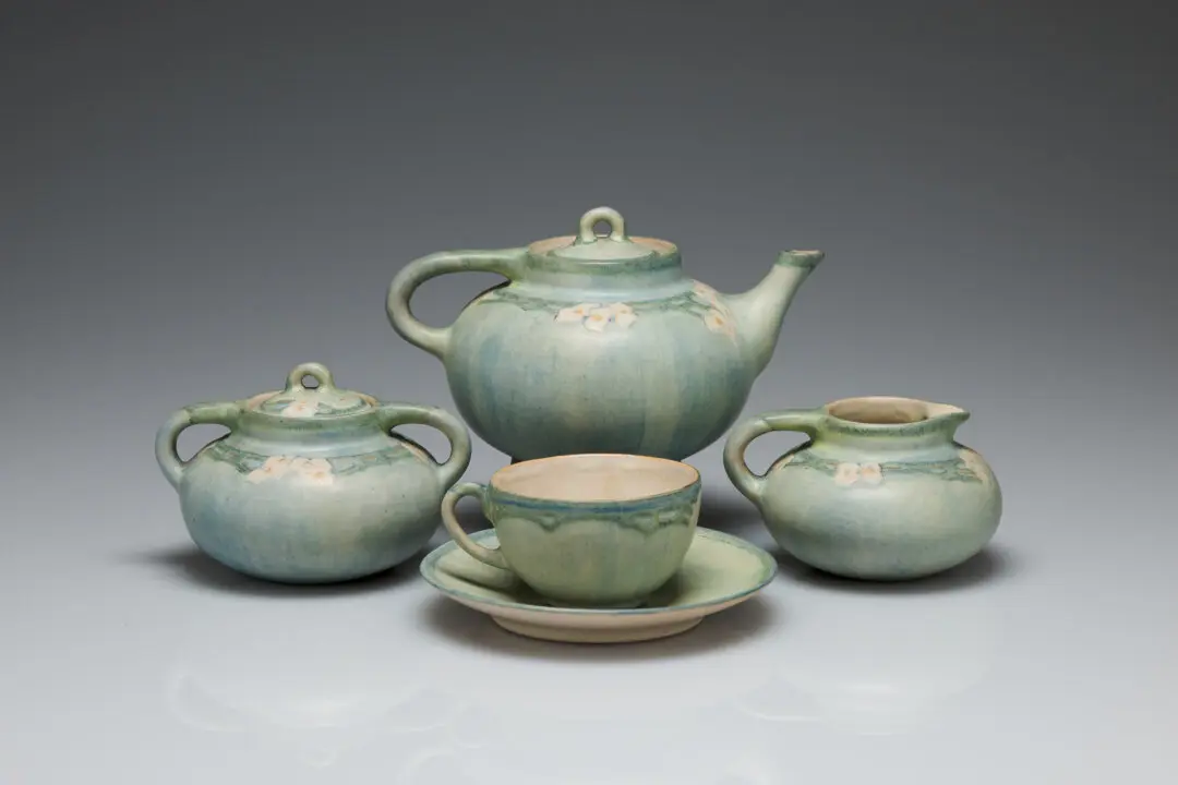 Newcomb Pottery: New Orleans Arts and Crafts Movement