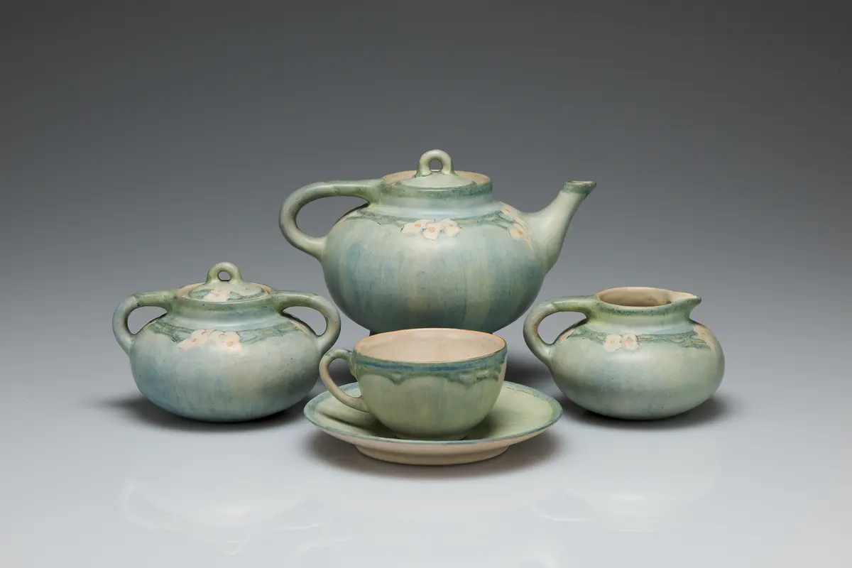 Newcomb Pottery: New Orleans Arts and Crafts Movement