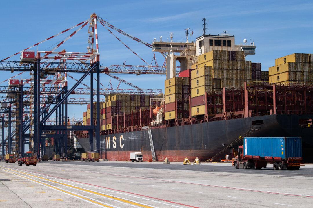 Trump Extends African Free-Trade Agreement Easing Tariff Fears Amid Tensions