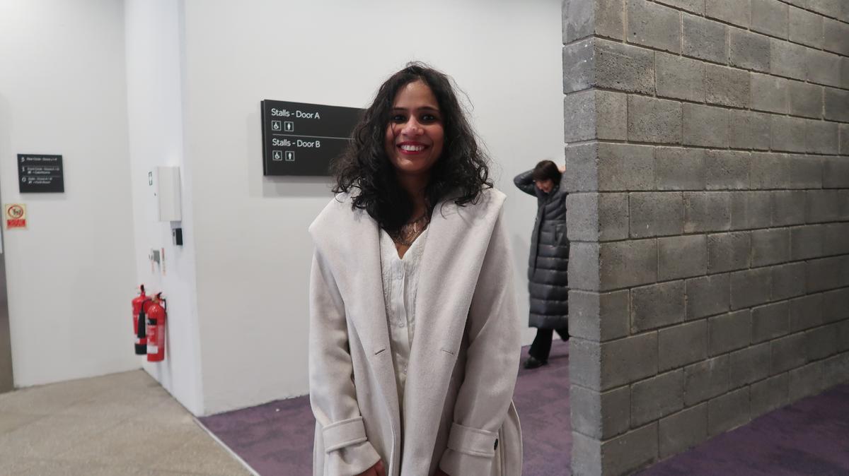 Watercolor Artist Loves Shen Yun’s Color Combinations