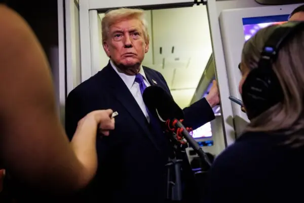 REPLAY: Trump Speaks to Press Aboard Air Force One
