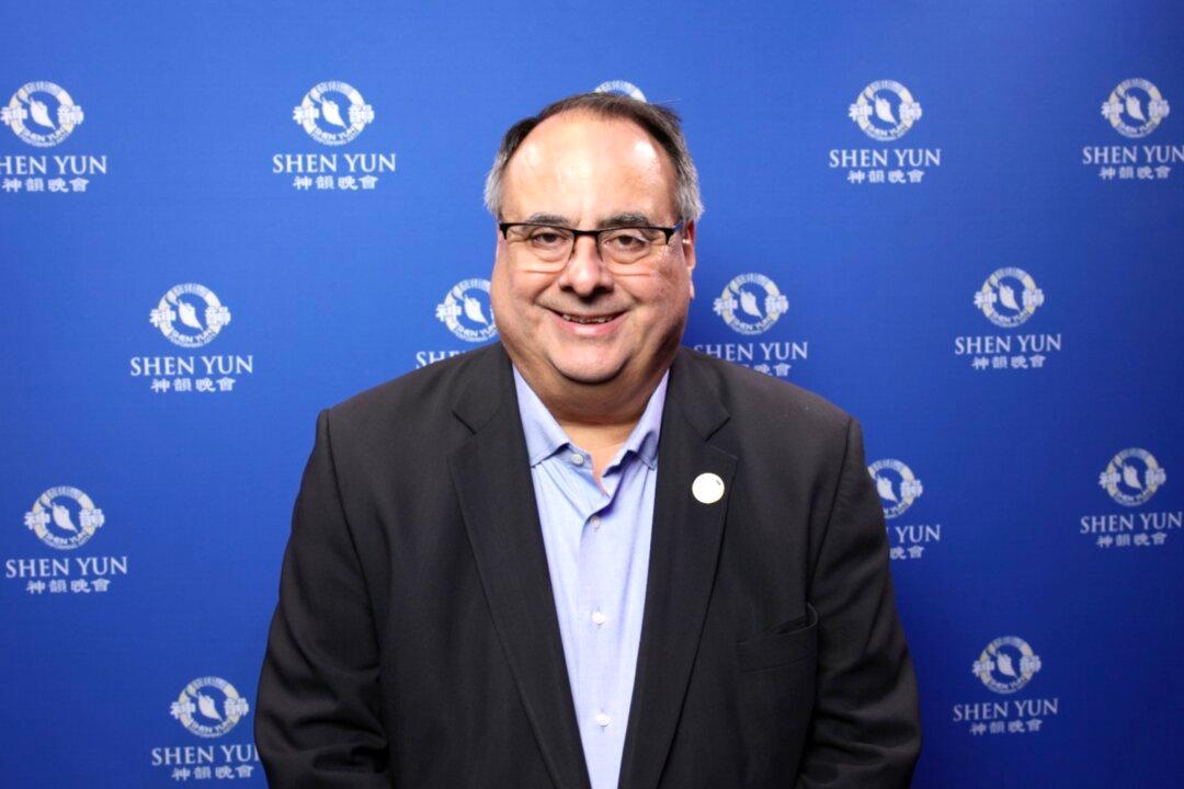 Californian Mayor Hails Shen Yun for Spreading Peace, Unity, Community