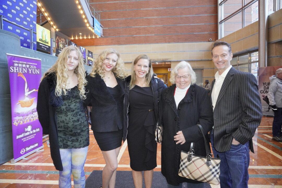 Shen Yun’s Profound Message Moves Doctor Family