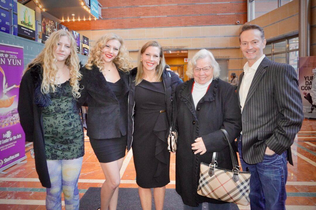 Shen Yun’s Profound Message Moves Doctor Family