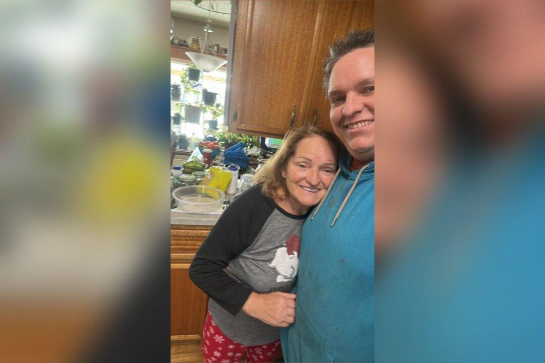 ‘Directly Above Her’: Saskatchewan Man Recalls Fight With Moose to Save Mother