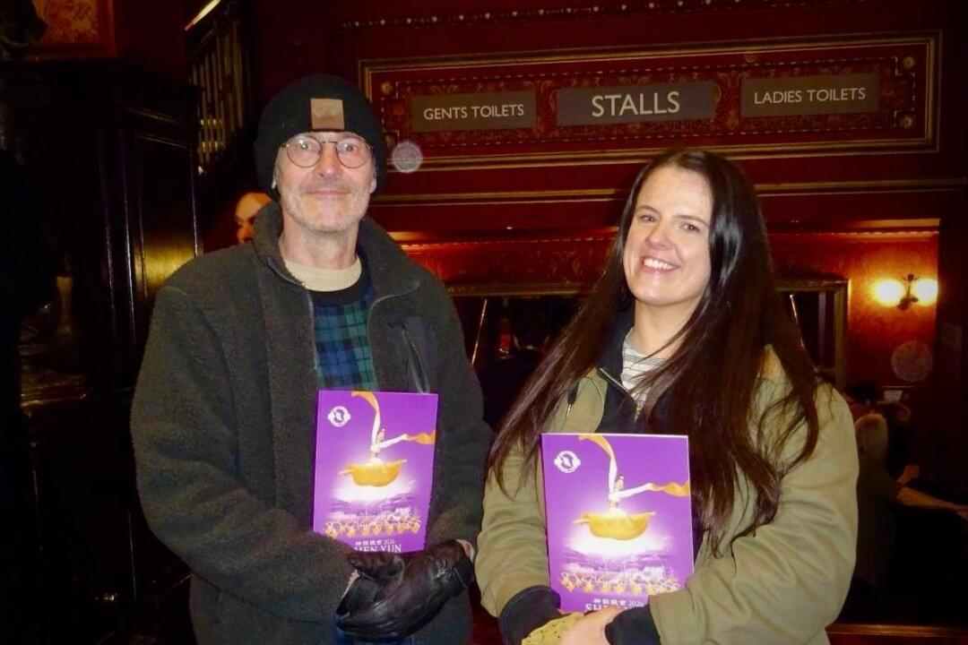 ‘You Can Learn so Much From Watching’ Shen Yun, Says Senior Banker