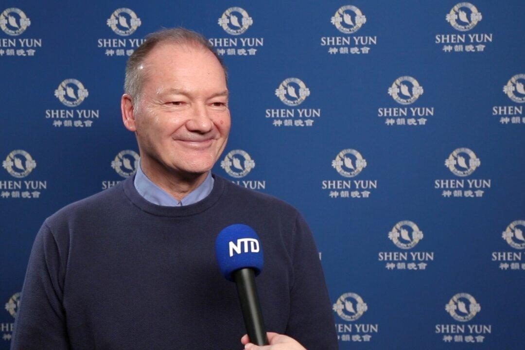 ‘It Takes You to a Different Dimension’: Edinburgh Audience Member Admires Shen Yun