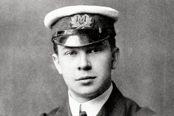 Radio Operator Sent Distress Calls Until Titanic’s Final Moments