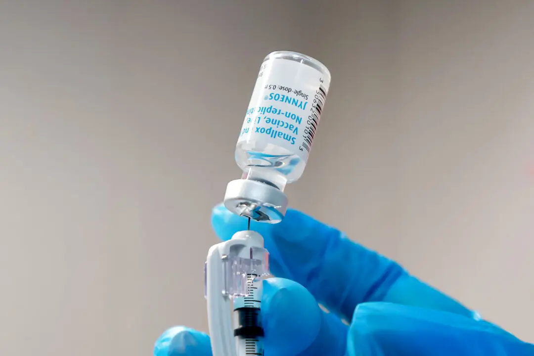 Nearly Half of Americans Oppose Vaccine Mandates: Poll