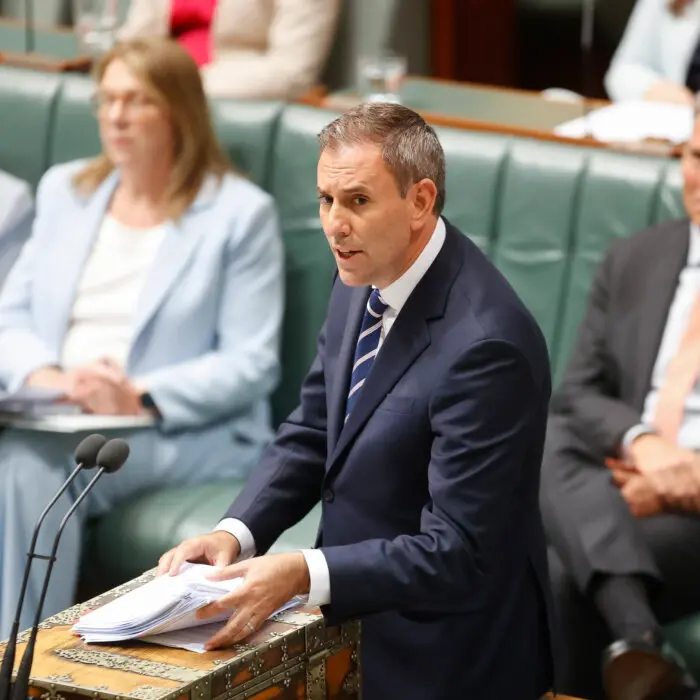 Australian Real Wage Values Decline Amid Strong Inflation