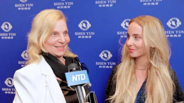 Theater Director Captivated by Shen Yun