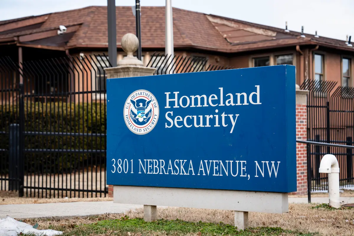 Judge Bars DHS From Detaining Refugees Who Don’t Obtain Green Cards