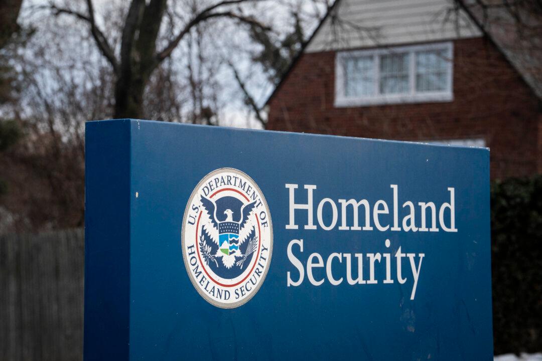 DHS Shutdown Hits 1 Week