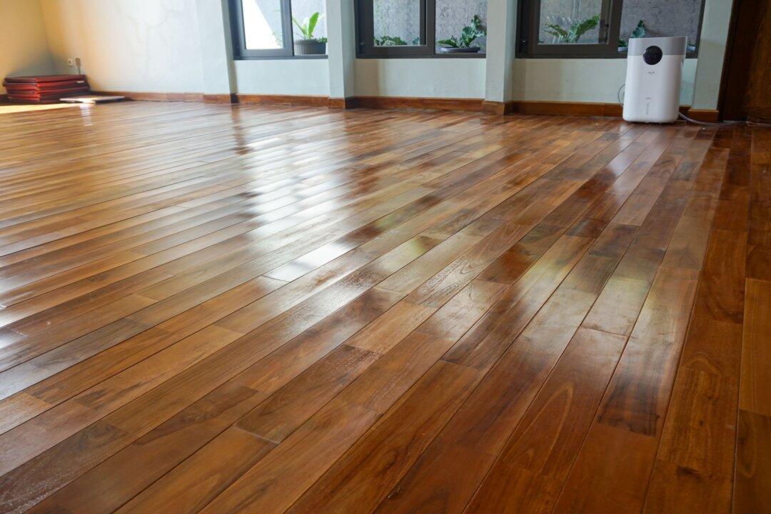 How to Clean Hardwood Floors With Hydrogen Peroxide
