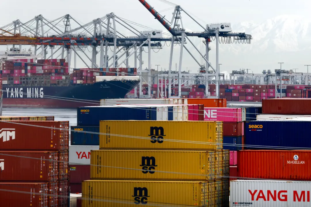 Trump Calls Ruling ‘Deeply Disappointing,’ Announces Alternative Global Tariffs