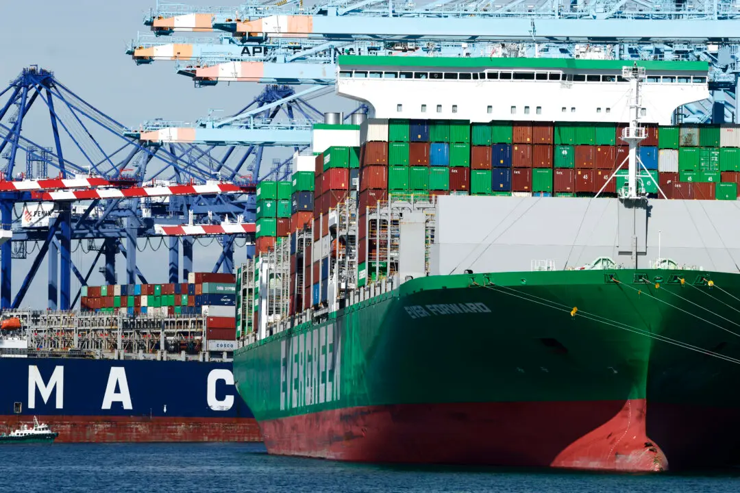 Trump Signs Order to Impose 10 Percent Global Tariffs After Supreme Court Ruling