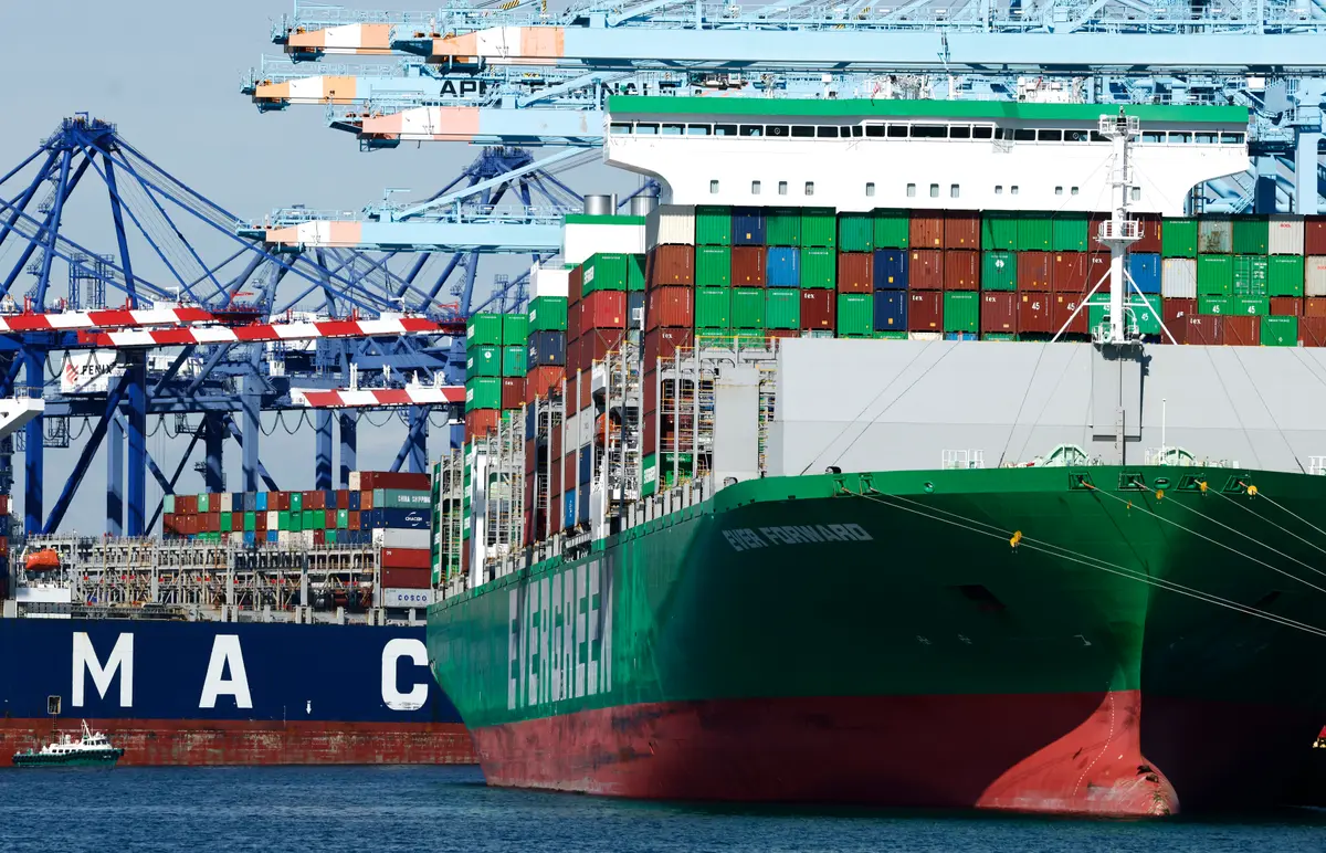 Trump Signs Order to Impose 10 Percent Global Tariffs After Supreme Court Ruling