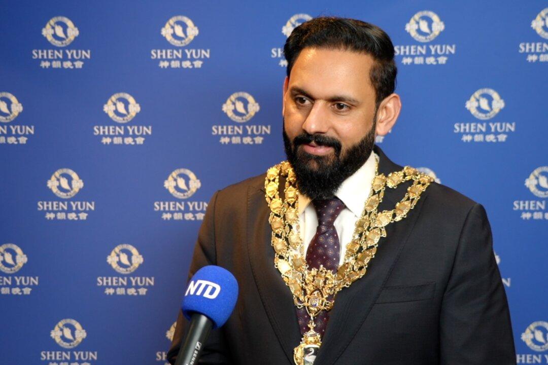 Mayor of High Wycombe: I Hope Shen Yun ‘Comes Back Again and Again’