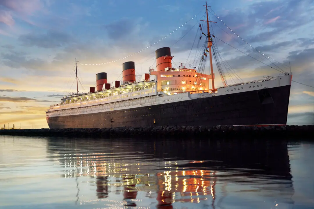 Queen Mary: A Streamline Moderne Ocean Liner