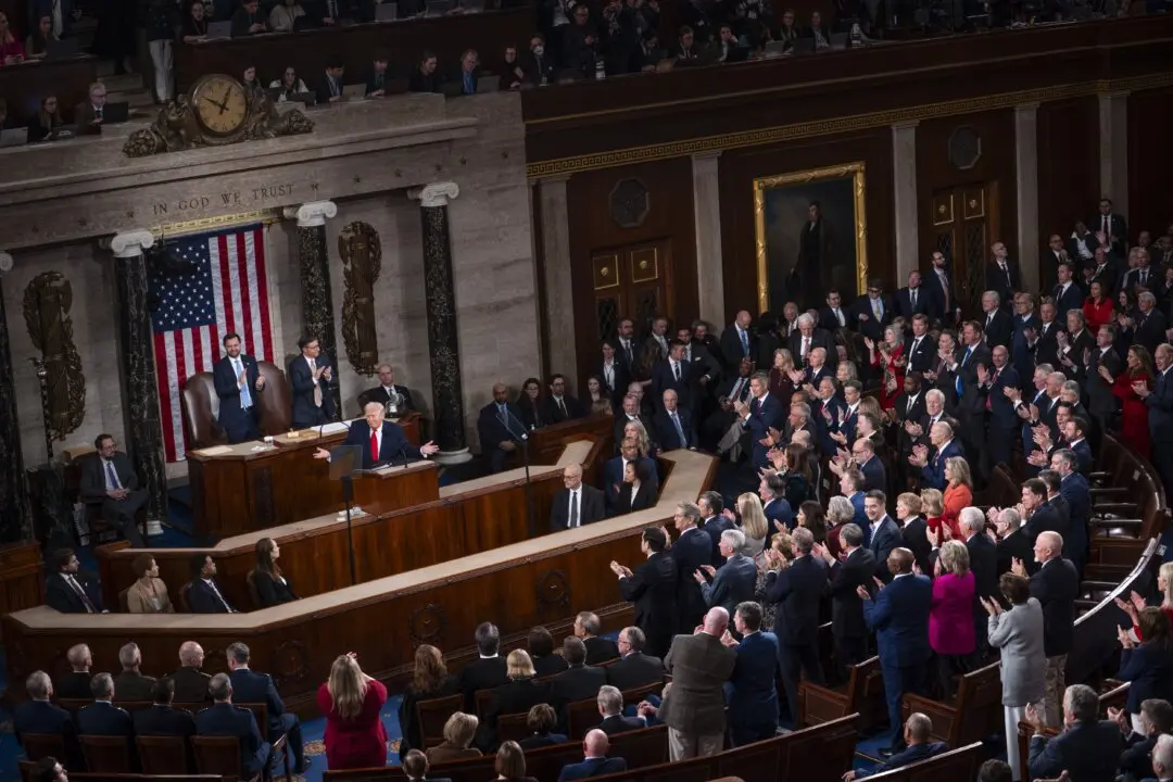 Top Forecaster Still Favors Democrats to Win House, but GOP Retains a Path to Hold Majority