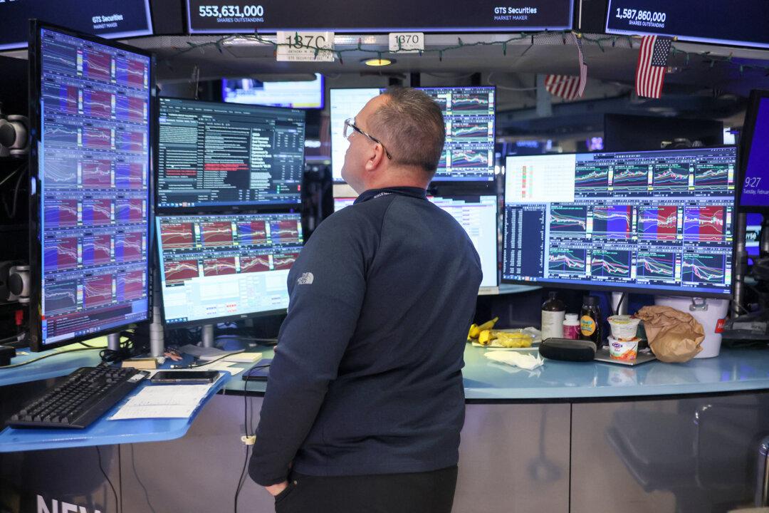 Traders work on the floor of the New York Stock Exchange during morning trading in New York City on Feb. 24, 2026. Strong corporate earnings, technological innovation, and a positive economic outlook have contributed to the US stock market’s appeal. (Michael M. Santiago/Getty Images)
