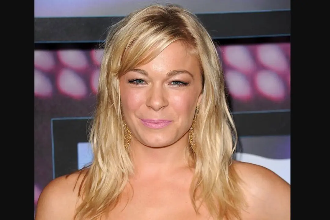 LeAnn Rimes Breaks Down After ‘Deep Jaw Release’ Session in Emotional Video