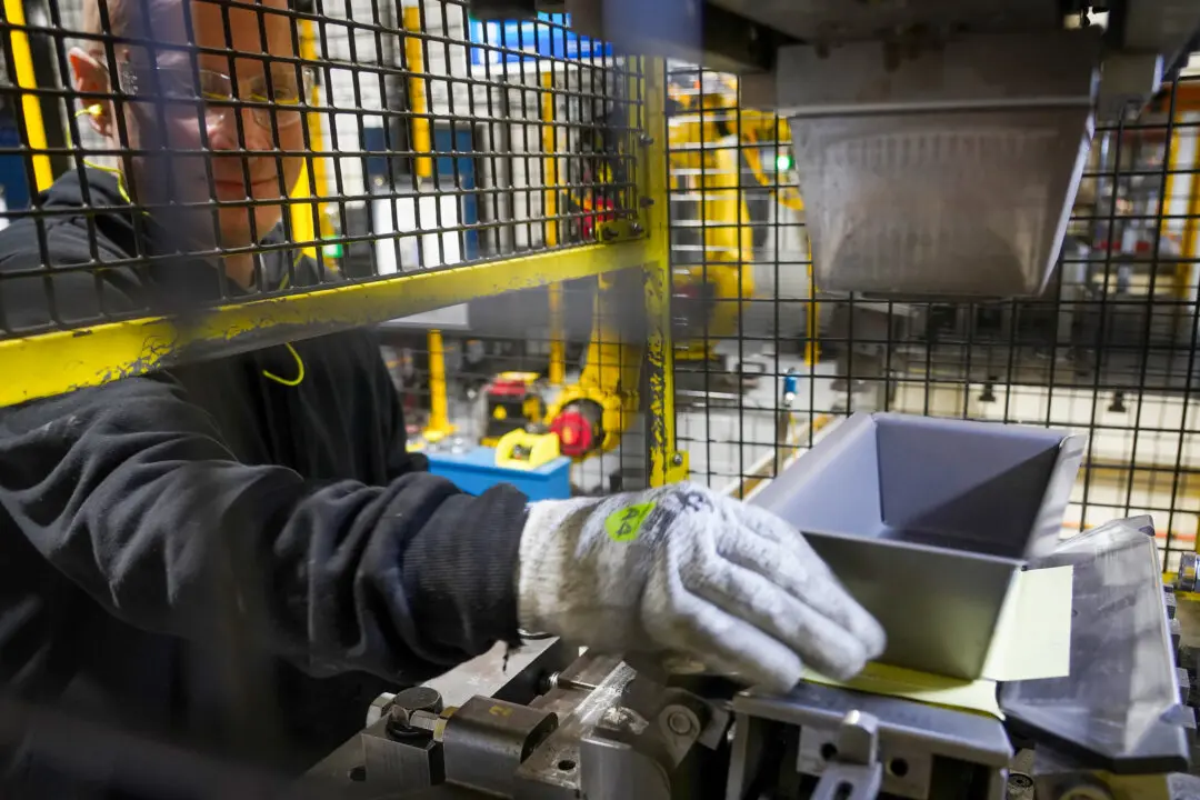 US Manufacturing Activity Accelerates to 4-Year High