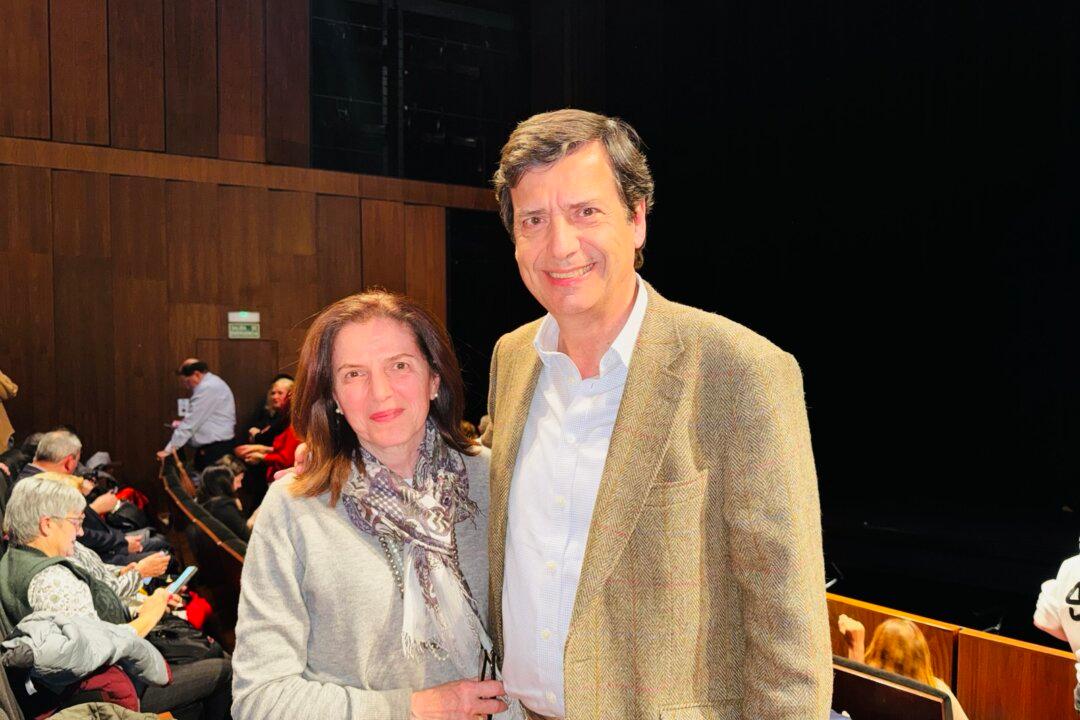 Retired Spanish Military Officer and Wife: All Chinese People Would Be Proud of Shen Yun