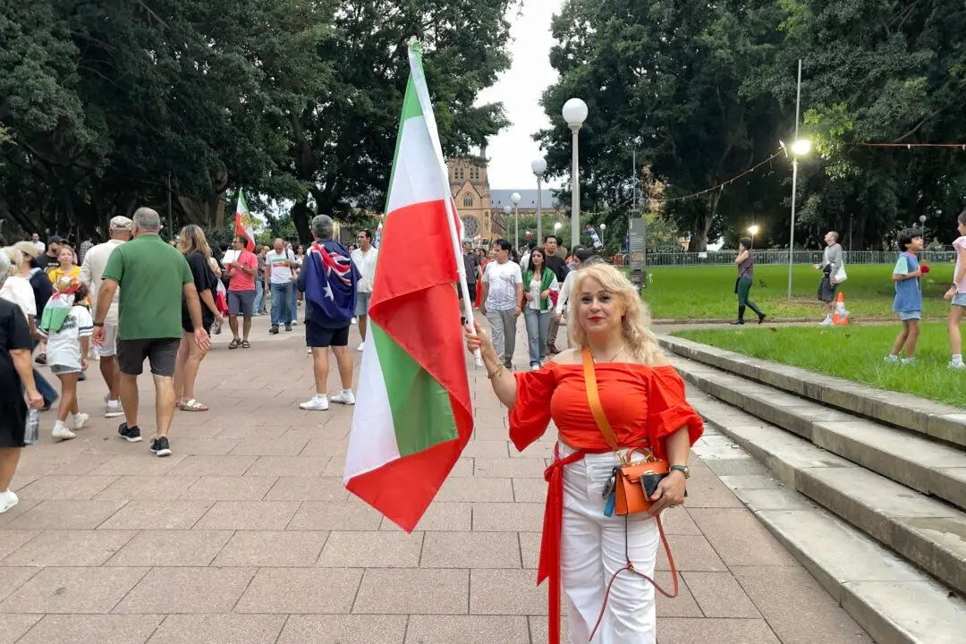 Hundreds Rally in Sydney Amid US-Israel Strikes on Iran, Death of Ayatollah