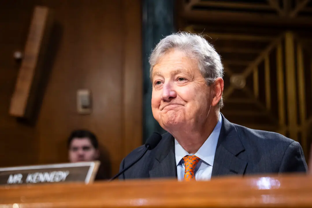 Senators Advance Resolution to Withhold Their Pay During Shutdowns