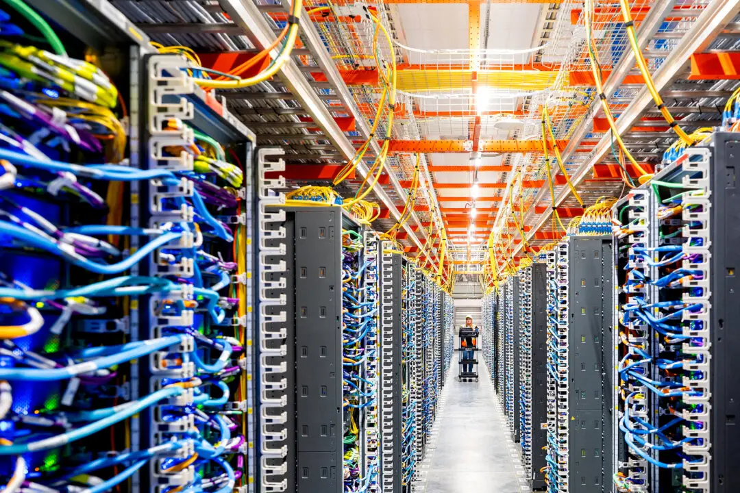AI Investment Boom Helps US Manufacturing Recovery Continue