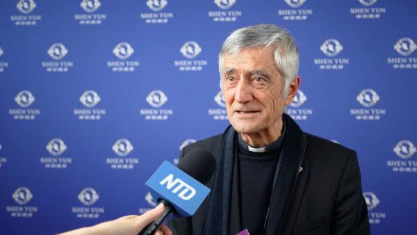 Bishop Applauds the Courage of Shen Yun