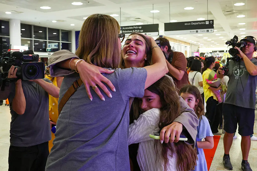 Americans in UAE, Qatar, Saudi Arabia, Israel Urged to Register for Departure Assistance