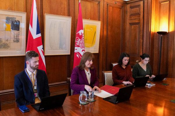 G7 Finance Ministers Hold Emergency Meeting in Response to Spiraling Oil Prices