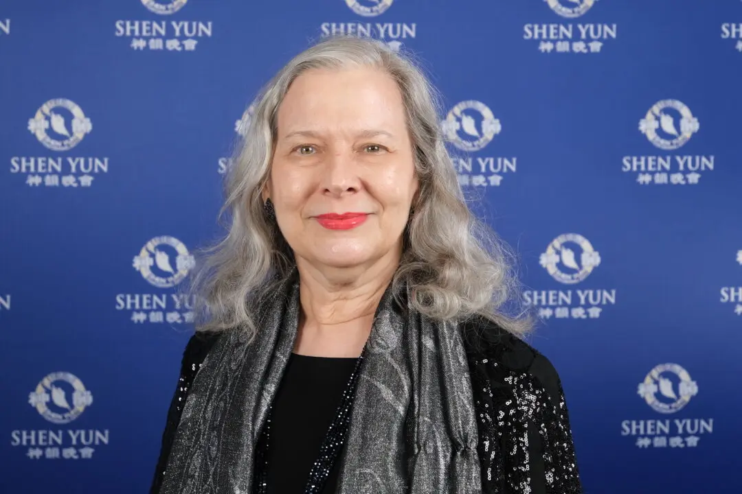 Aussie Says She Had to See Shen Yun After Bomb Threats: ‘I’m So Glad We Did’