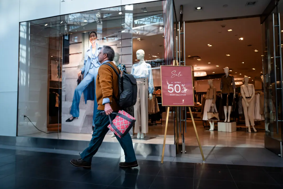 Iran Conflict Hits US Consumer Sentiment, Fuels Inflation Worries: UMich