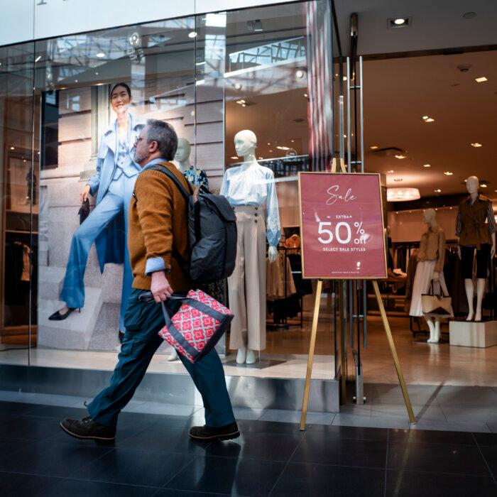 Iran Conflict Hits US Consumer Sentiment, Fuels Inflation Worries: UMich