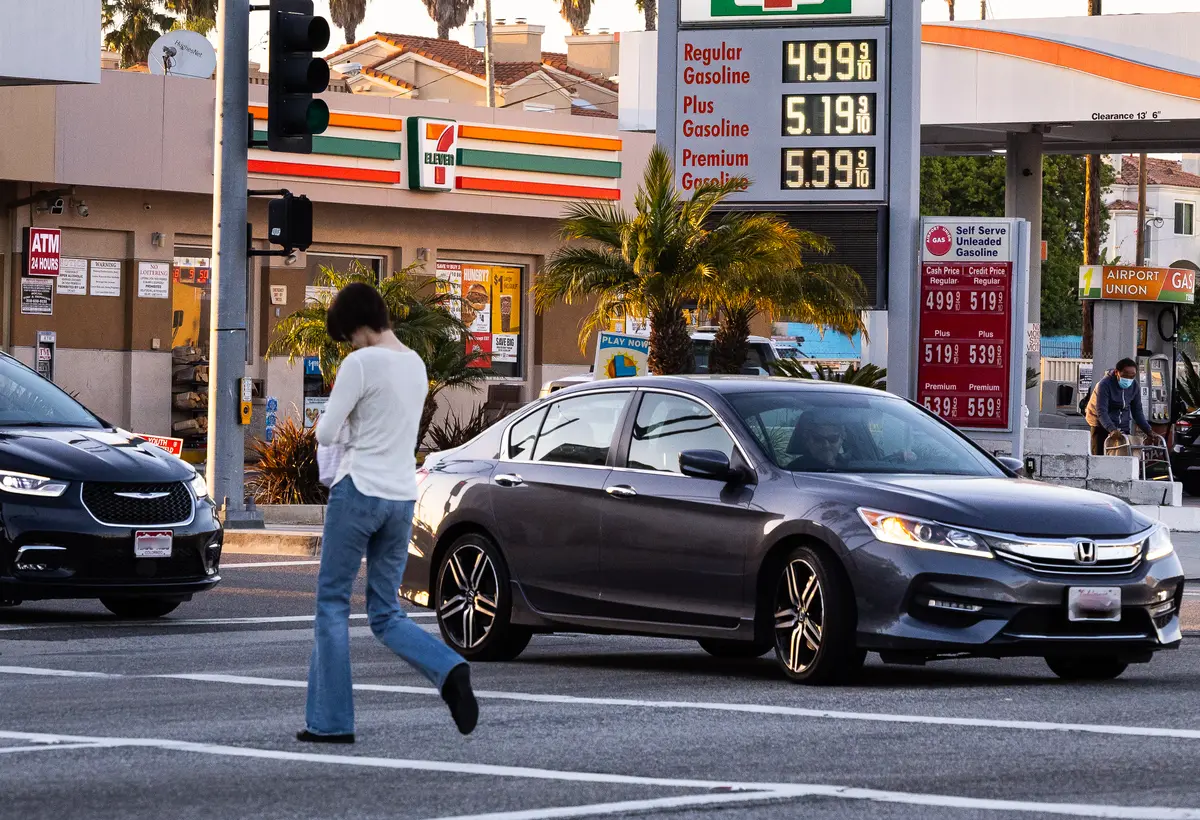 US Economy Rebounds With 2 Percent Growth in 1st Quarter