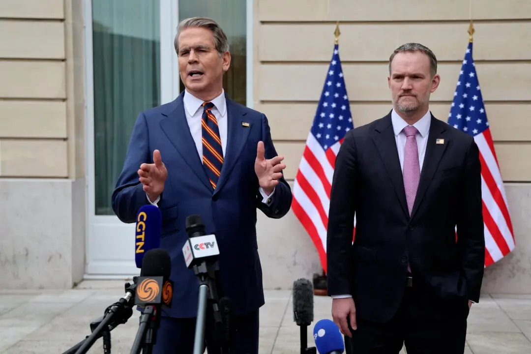 Bessent Says Iran War May Delay Trump’s China Visit