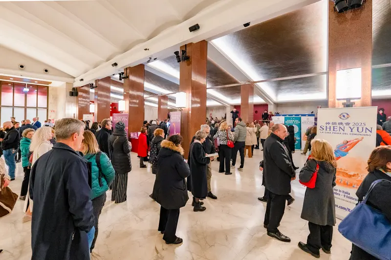 Shen Yun Takes the Stage in Rome Despite Bomb Threat Scare