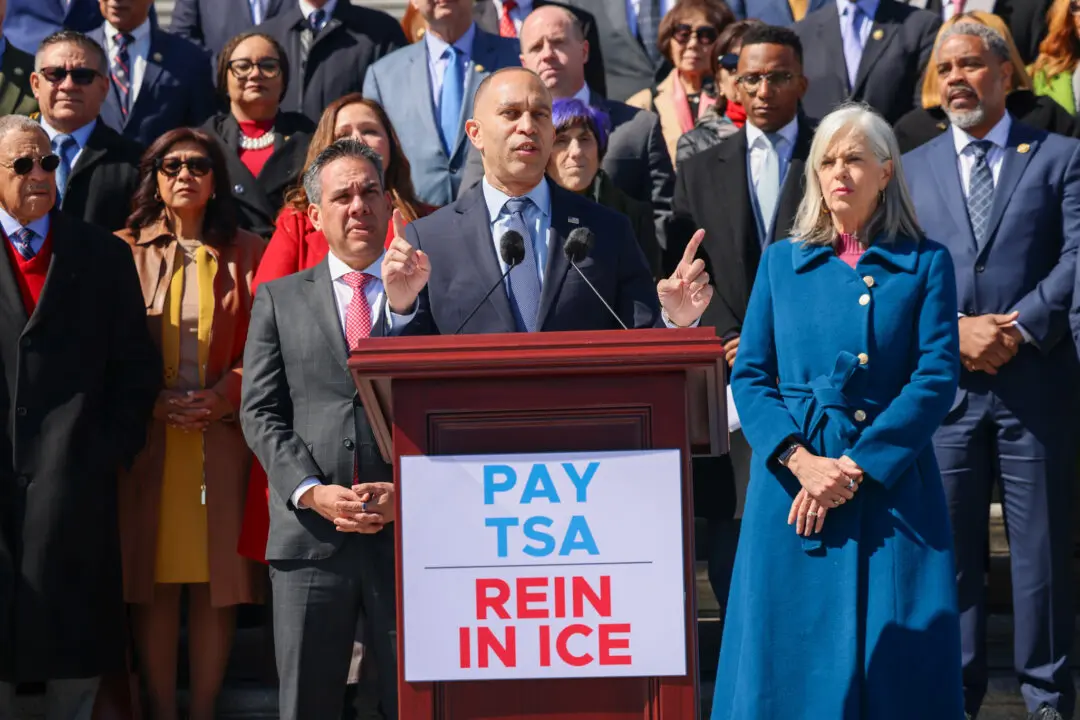 House Democrats Seek to Force Vote on Homeland Security Funding That Excludes ICE, CBP