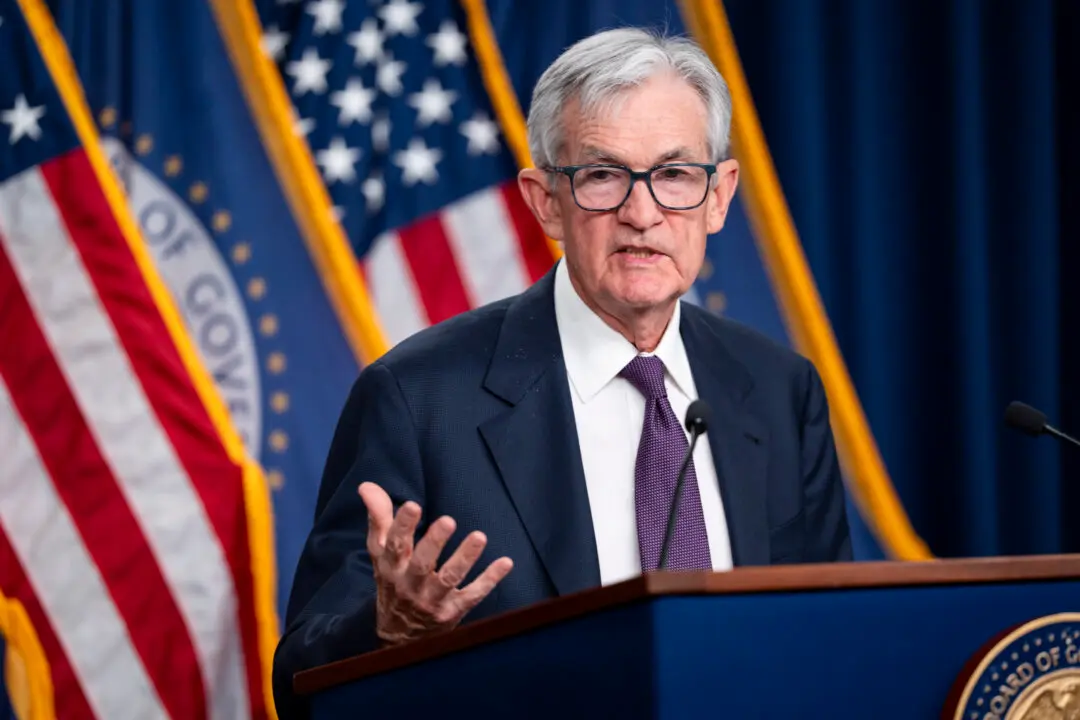 Fed Moves to Ease Capital Rules for Banks