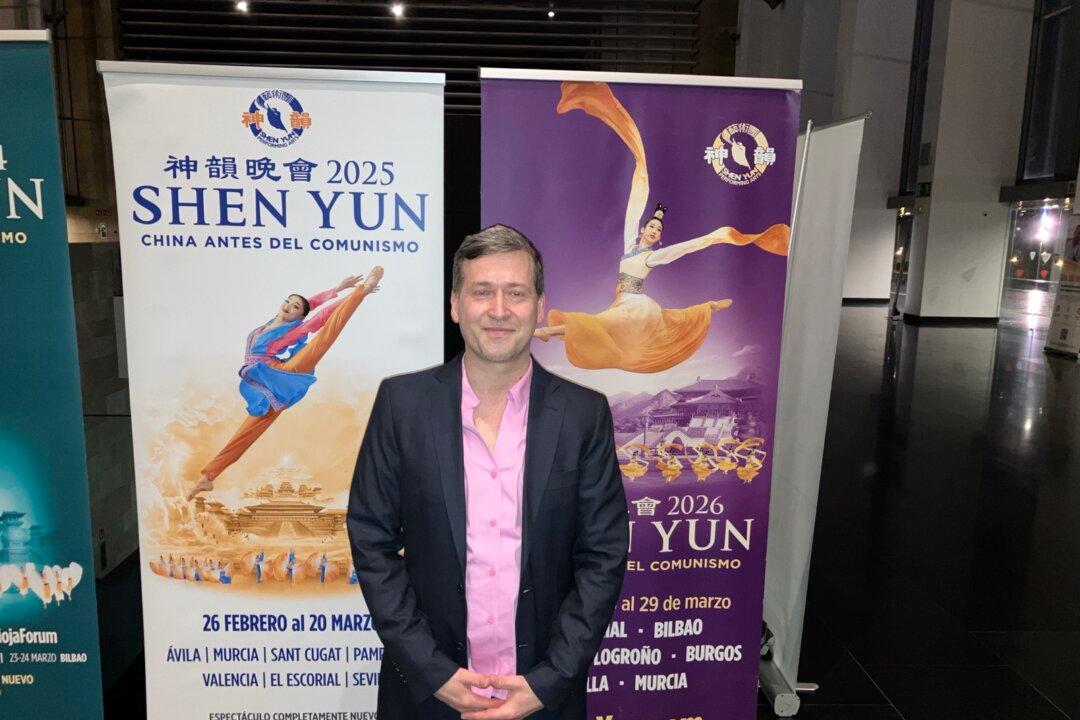 Professional Athlete and Singer: Shen Yun ‘A Work of Art’