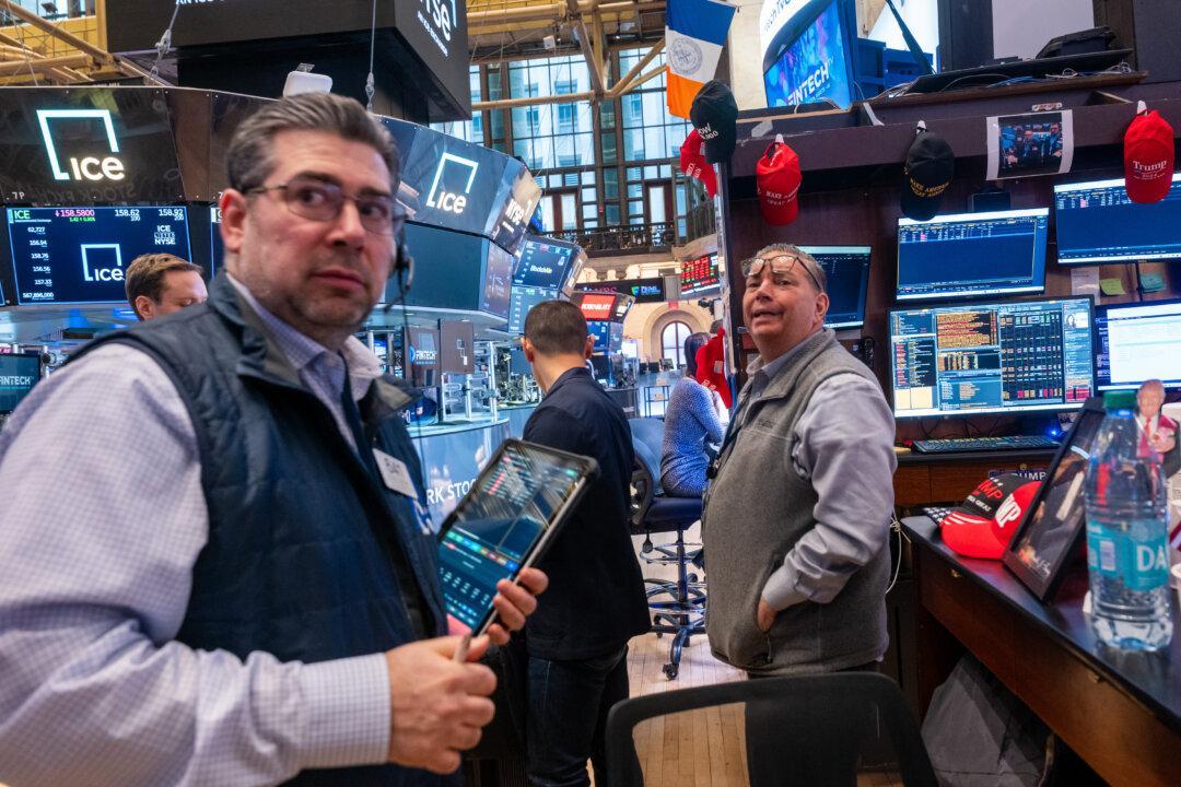 NEW YORK, NEW YORK - MARCH 19: Traders work on the floor of the New York Stock Exchange (NYSE) on March 19, 2026 in New York City. Global stocks were down again in morning trading, with oil over $100 a barrel amid ongoing turmoil in the markets from the war in Iran. (Photo by Spencer Platt/Getty Images)