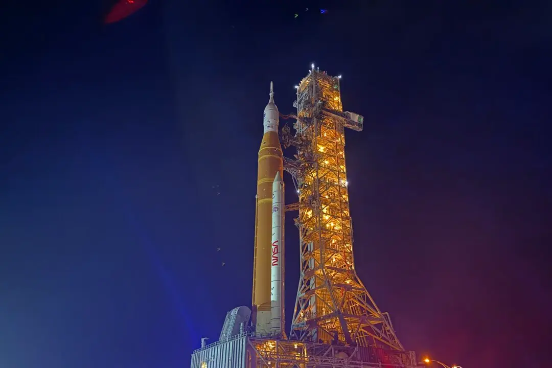 NASA Moves Moon Rocket Back to Launch Pad