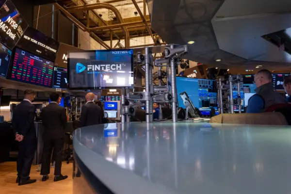 Wall Street Opens Higher on Hopes of Middle East De-escalation; Pentagon to Deploy Army Paratroopers to Middle East