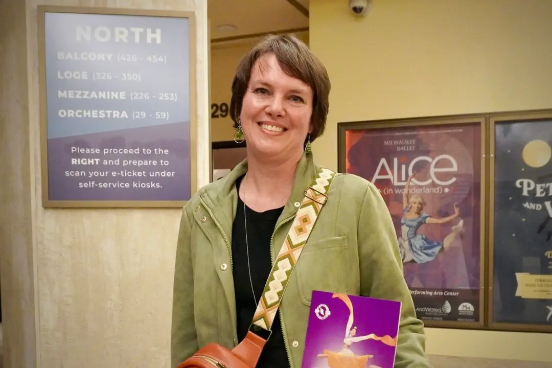 Veterinarian Says Shen Yun Connects People
