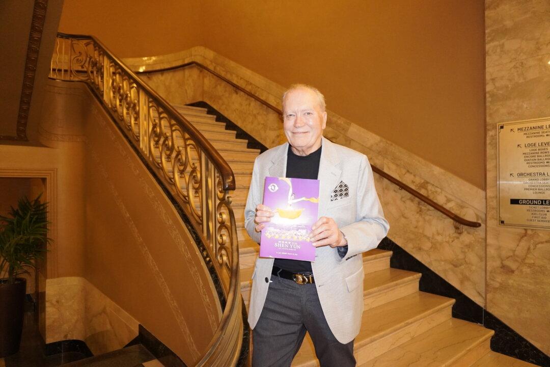 Jeweler Stirred by Shen Yun’s Heavenly Colors and Wonderful Message