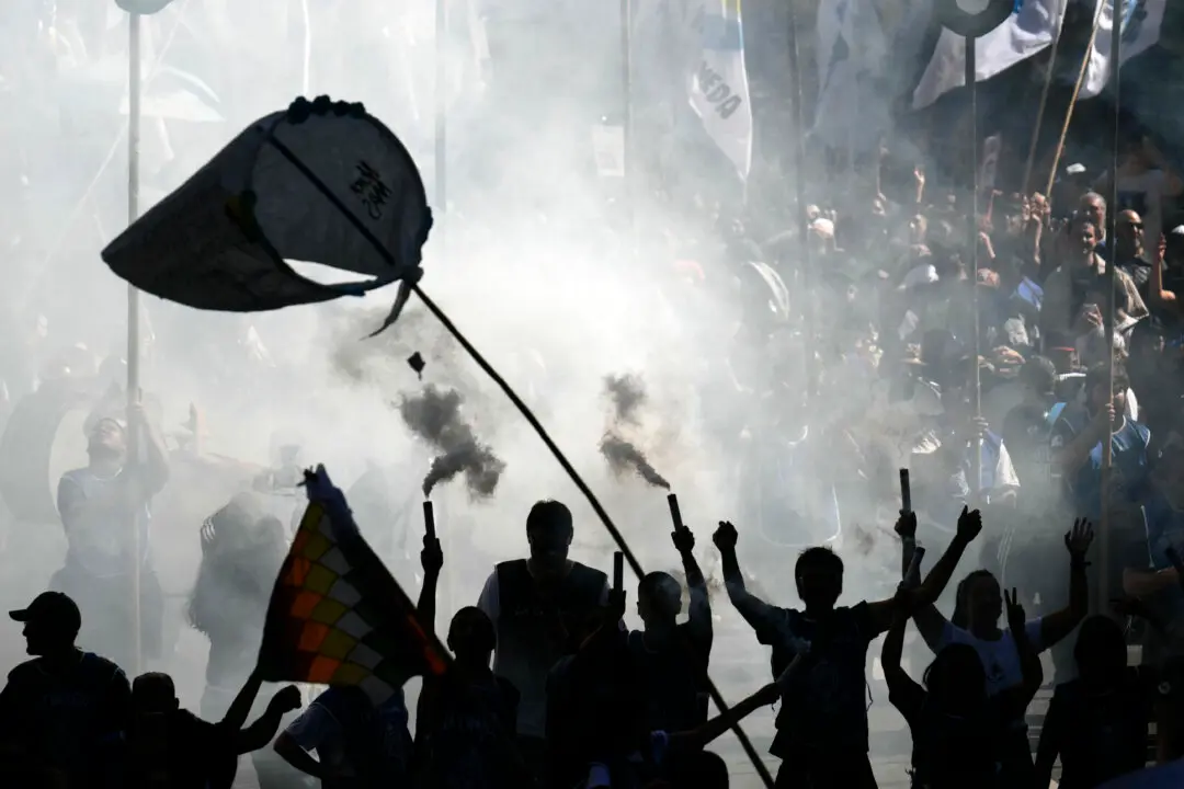 Day in Photos: March in Argentina, Teachers’ Strike, and Anti-Semitic Attack