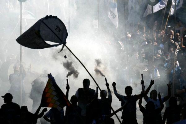 Day in Photos: March in Argentina, Teachers’ Strike, and Anti-Semitic Attack